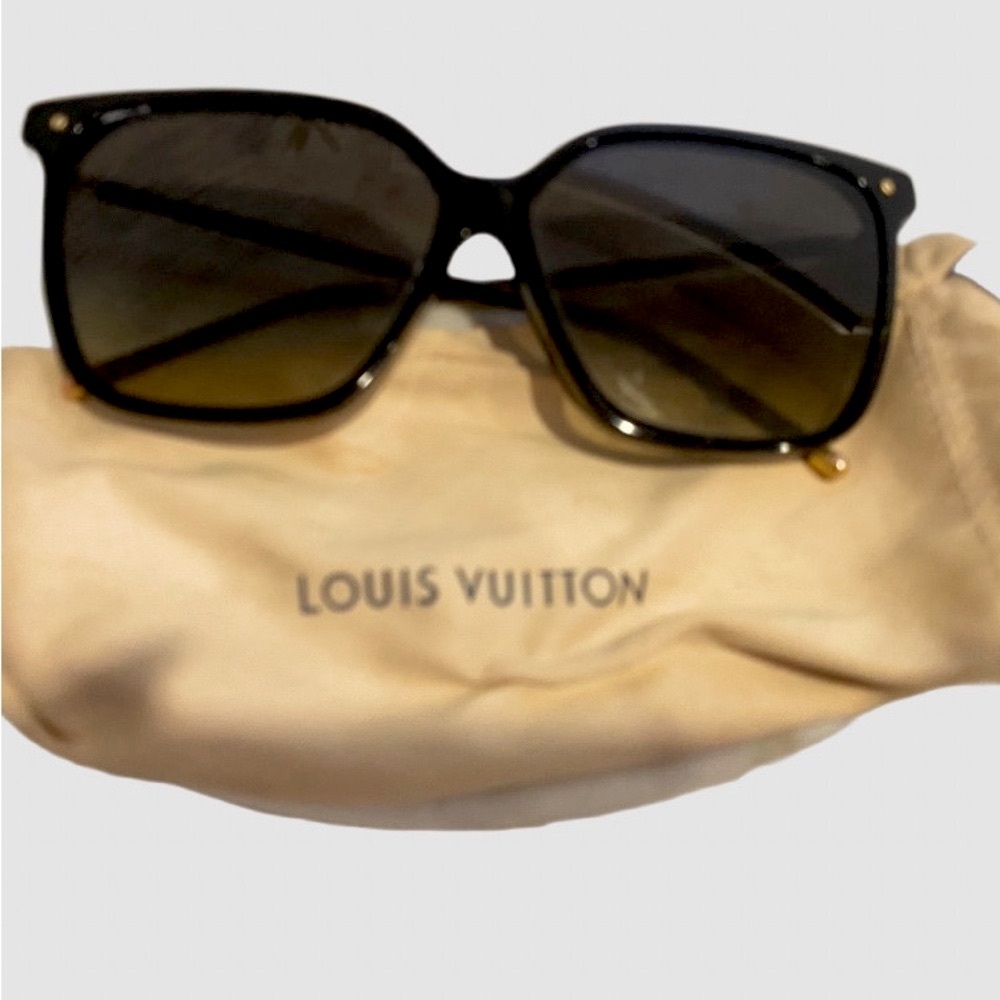 Authentic Louis Vuitton Sunglasses- pristine condition
